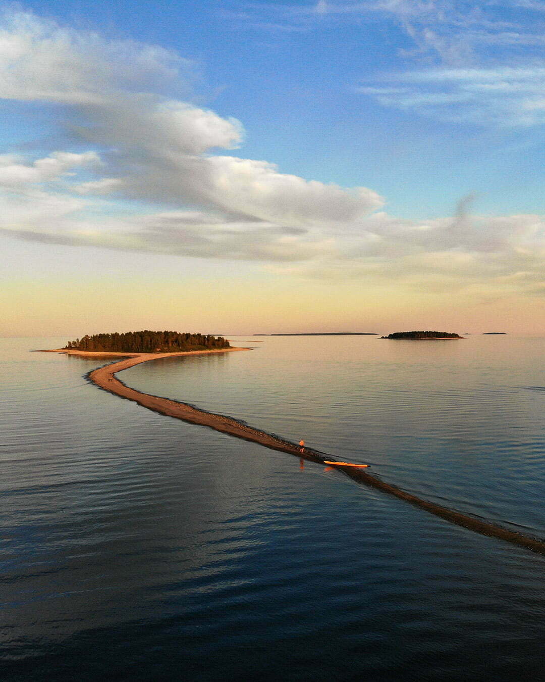 Drönarbild på kajakpaddling till Lill-sandskäret i Piteå skärgård