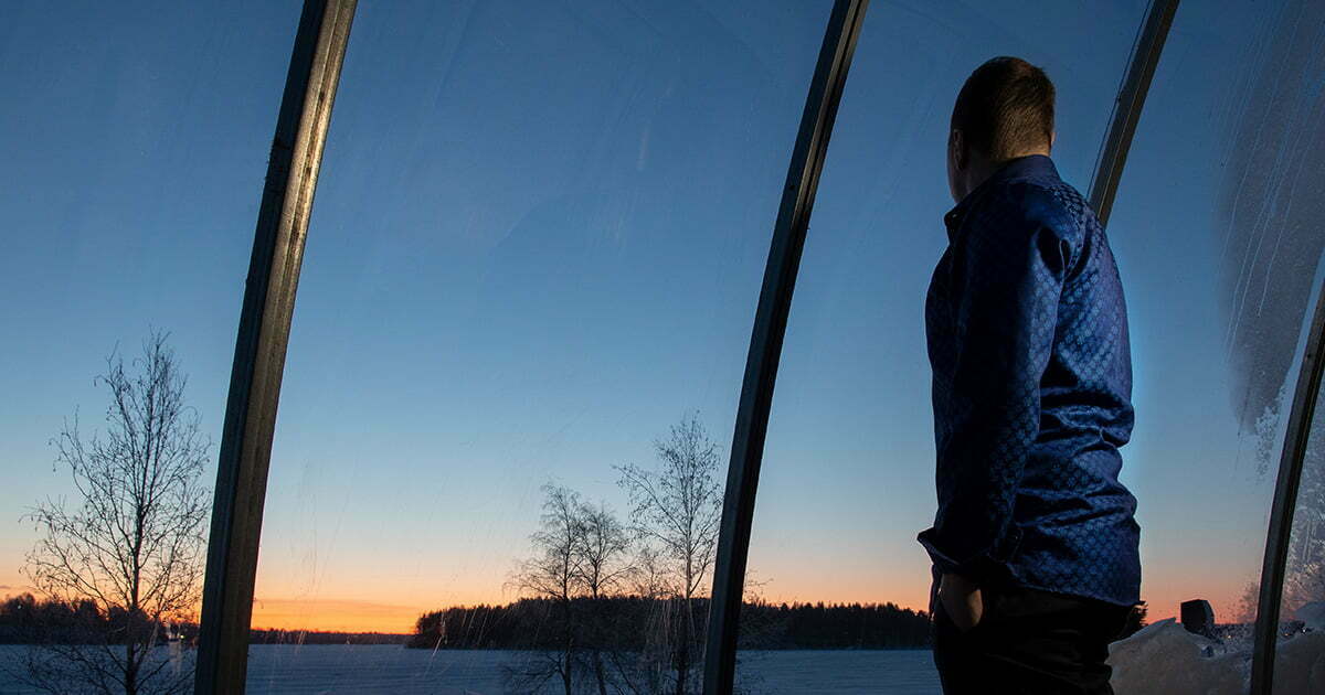 Gryning i igloo på Ice and light village i Kalix