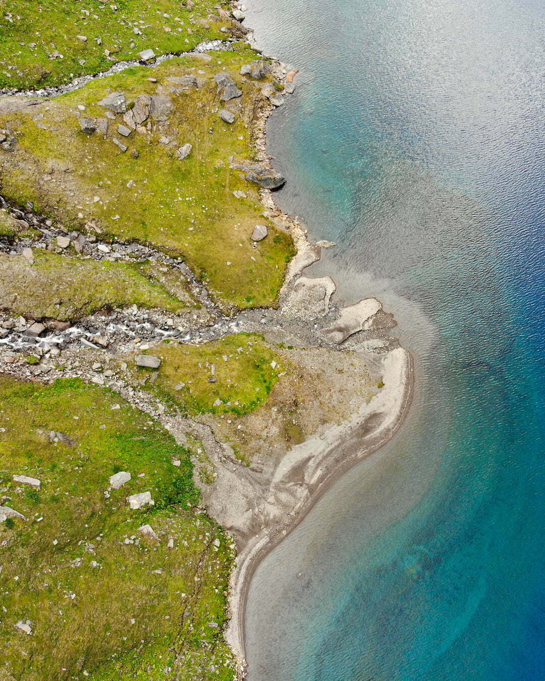 Drönarbild på badstranden vid Trollsjön Rissajaure