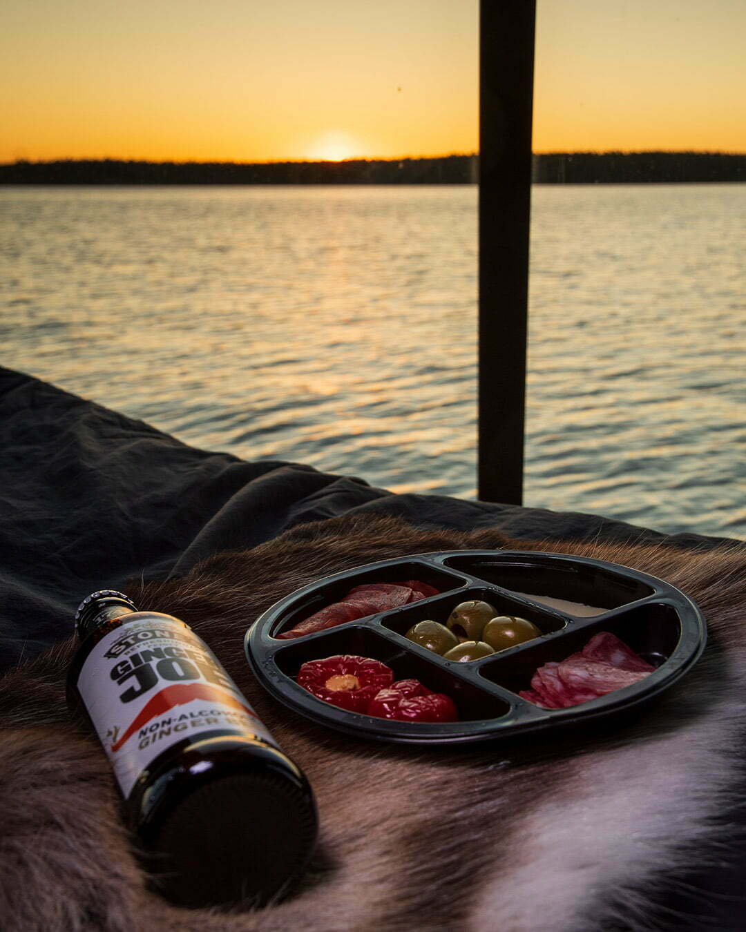 Tapasbricka i midnattssolen på Midnight sun boat i Jokkmokk