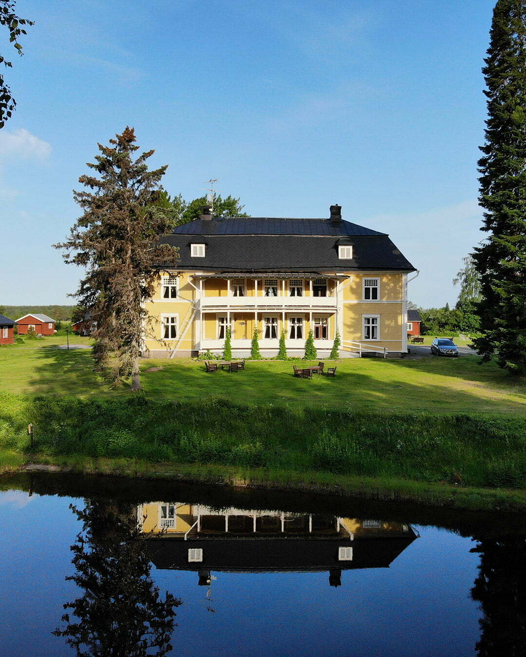 Melderstein Herrgård i Råne älvdal drönarbild en sommardag