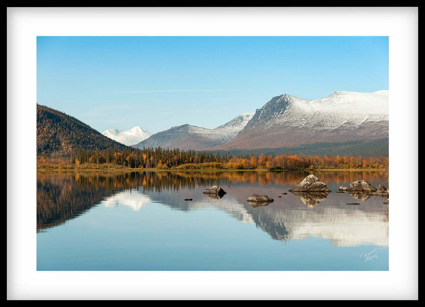 Tavla 00061 Höst i Sareks bergskedjor med spegling i vattnet