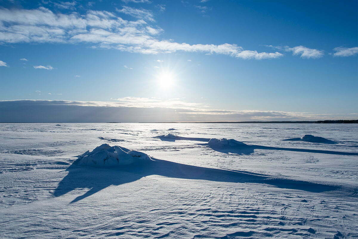 Solig vinterdag i Luleå skärgård liggande bild 00096 1200x800