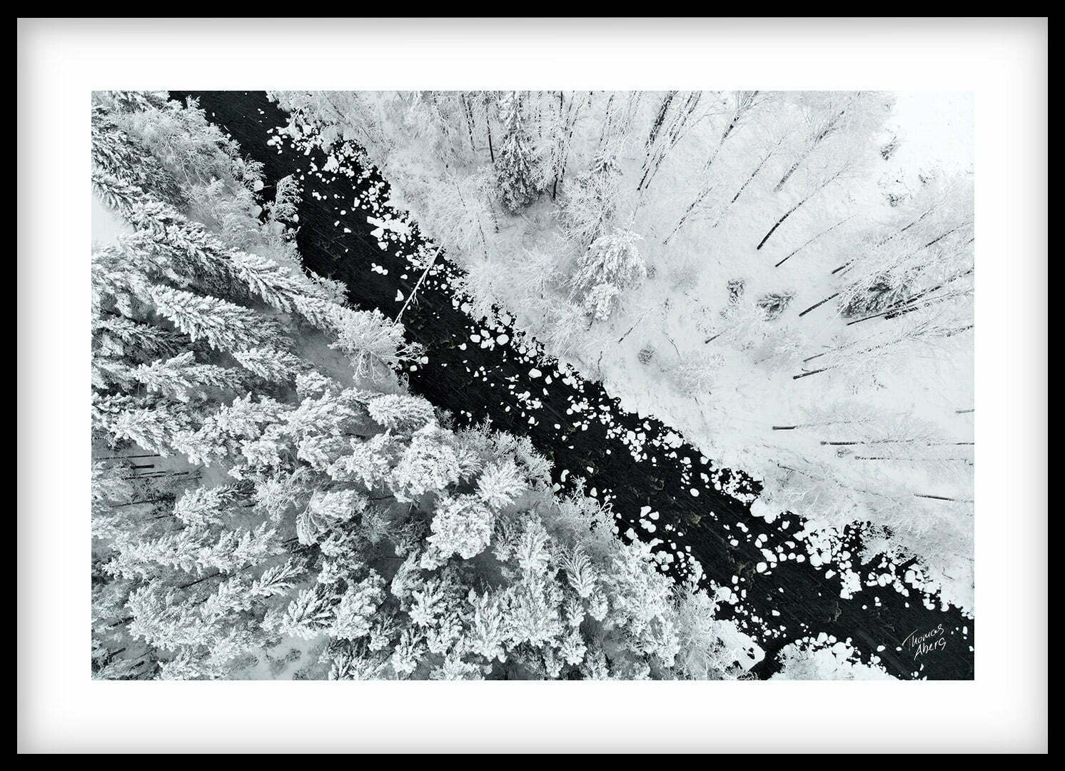 Tavla 00057 Drönarbild över Selets bruk och Alån i nysnö