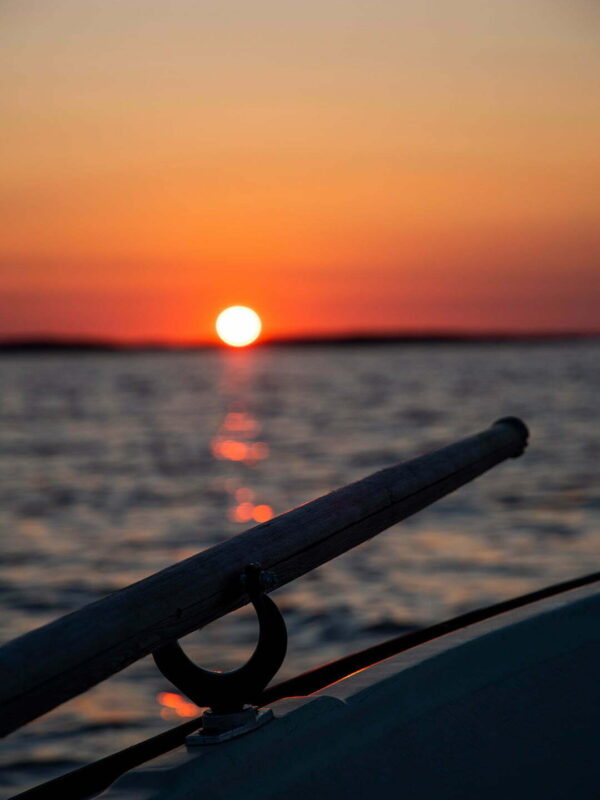 Fiskebåt i solnedgång 1080x1620 px stående bild 00031 Fiskebåt i solnedgång 1080x1620 px stående bild 00031