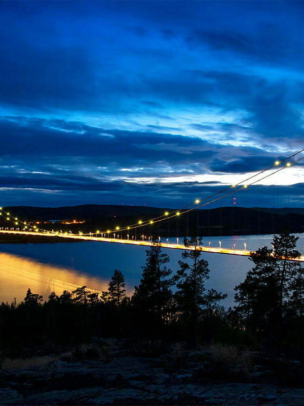 Högakustenbron och Ångermanälven i blå timmen 1200x800 px bild 00053 Högakustenbron och Ångermanälven i blå timmen 1200x800 px bild 00053
