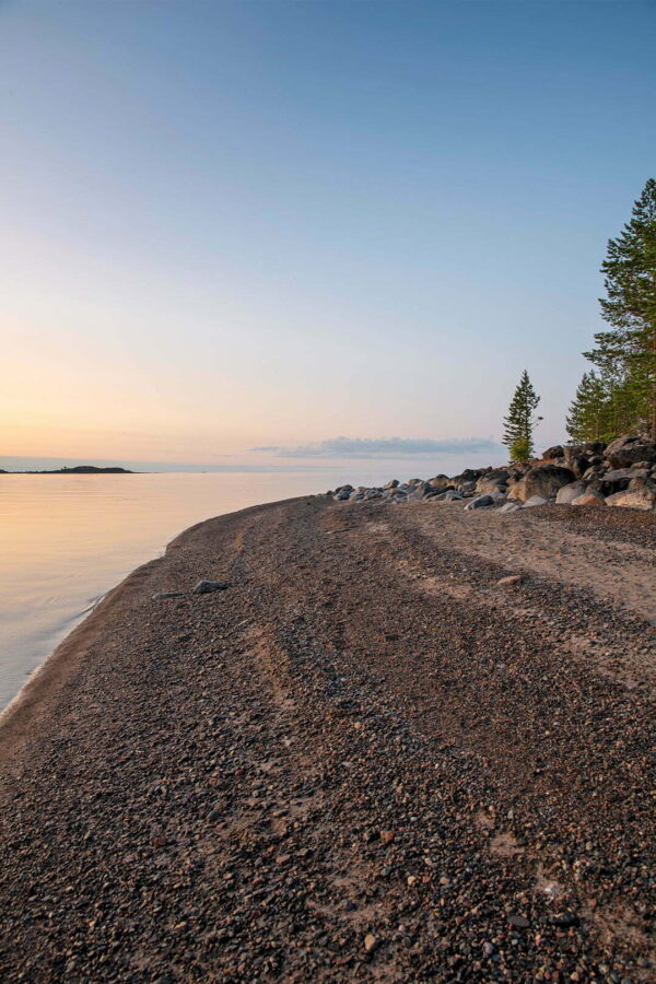 Stenig strand i ytterskärgården på ön Kluntarna 1080x1620 px bild 00037