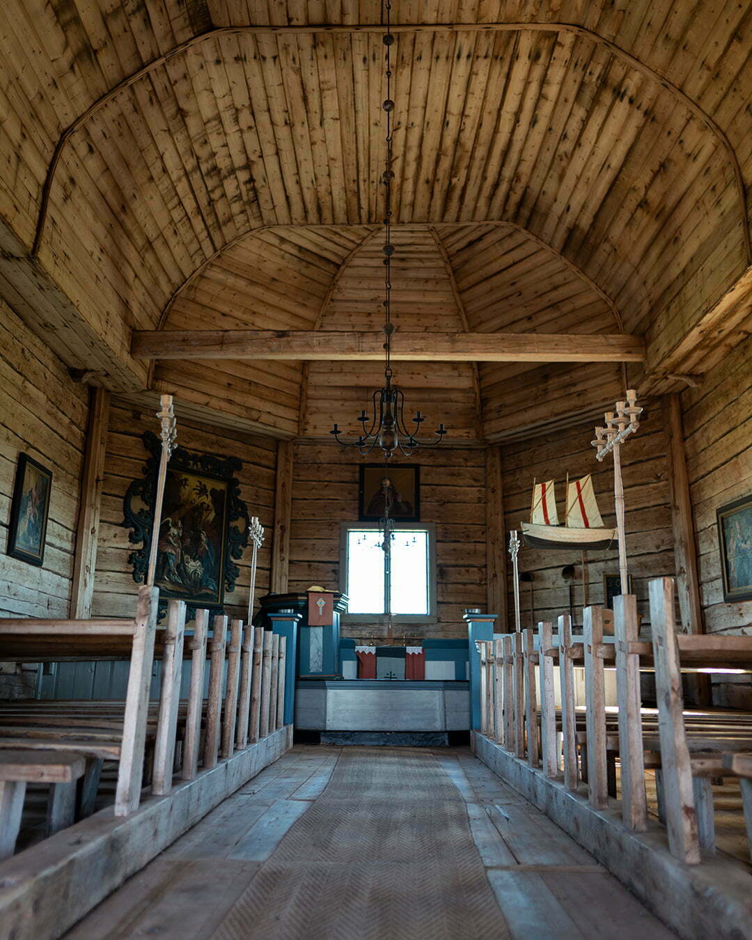 Malörens kyrka kapell interiört 1080x1350