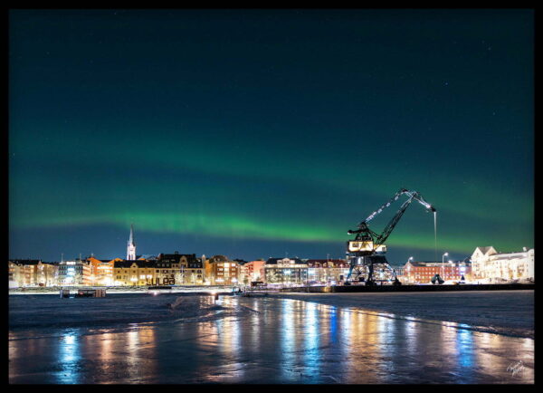 Tavla 00152 Luleå norrsken kran isväg liggande heltäckande bild Tavla 00152 Luleå norrsken kran isväg liggande heltäckande bild